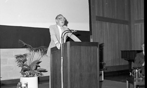 Professor Charles Birch delivering the first Keith Roby Memorial Lecture at Murdoch University