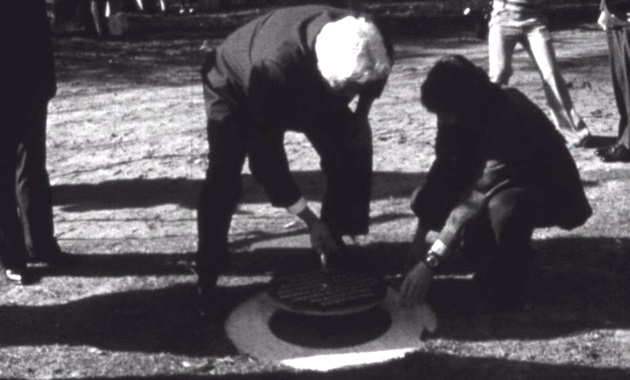 Governor General of Australia Sir John Kerr placing the inauguration plaque at Murdoch's Inauguration Ceremony in 1974